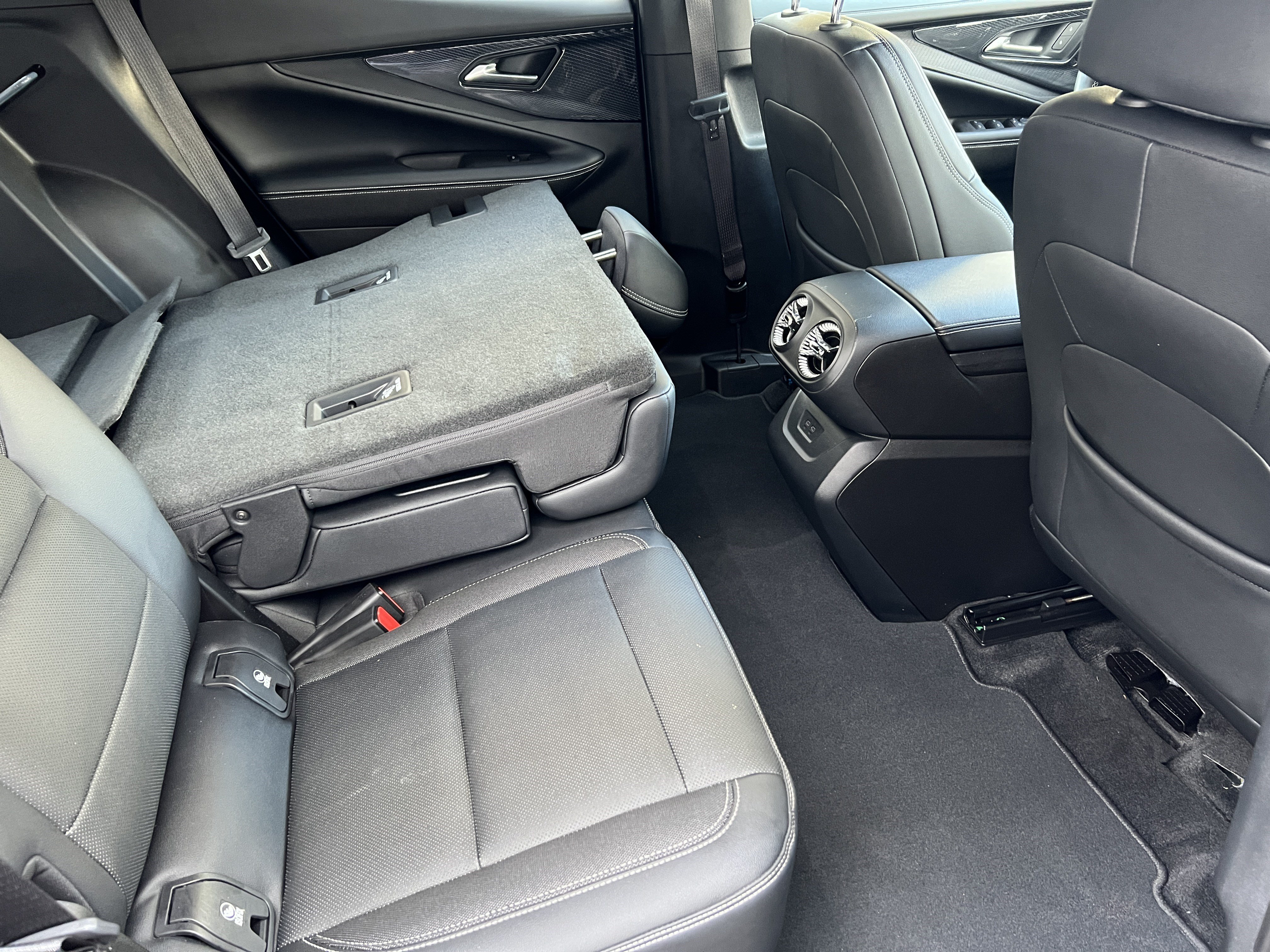 Used 2024 Chevrolet Blazer EV LT AWD/4WD image 21