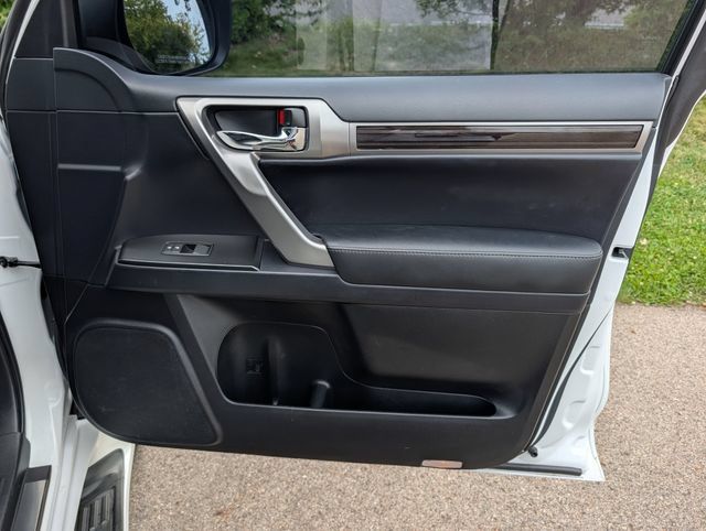 Used 2023 Lexus GX 460 Luxury w/ Sport Design Package AWD/4WD image 36