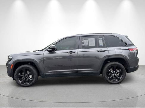 Used 2024 Jeep Grand Cherokee Limited w/ Black Appearance Package AWD/4WD image 2