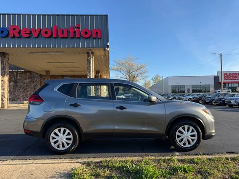 Used 2017 Nissan Rogue S AWD/4WD image 9