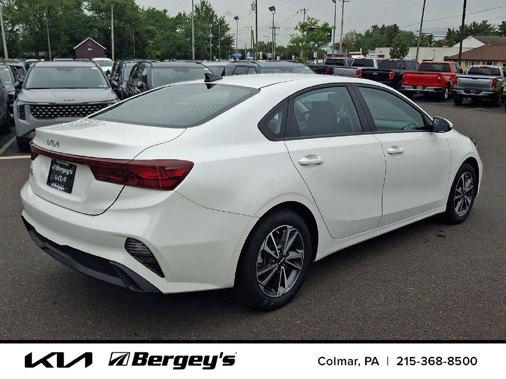 Certified 2023 Kia Forte LXS FWD image 5