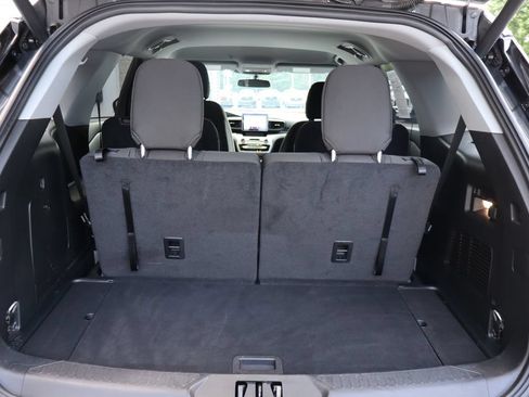 Used 2024 Ford Explorer XLT AWD/4WD image 26