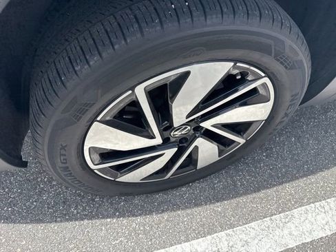 Used 2024 Volkswagen Atlas SE FWD image 10