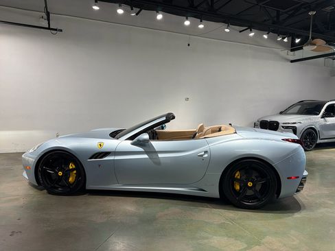 Used 2013 Ferrari California image 33