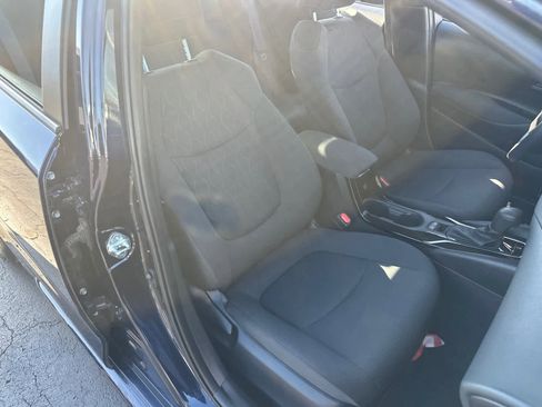 Used 2022 Toyota Corolla LE image 31