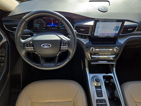 Used 2020 Ford Explorer XLT w/ Equipment Group 202A image 14