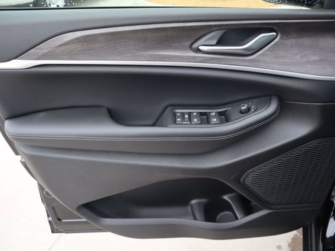 New 2026 Jeep Grand Cherokee Altitude AWD/4WD image 17