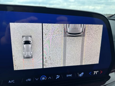 Used 2024 Chevrolet Traverse Z71 image 22