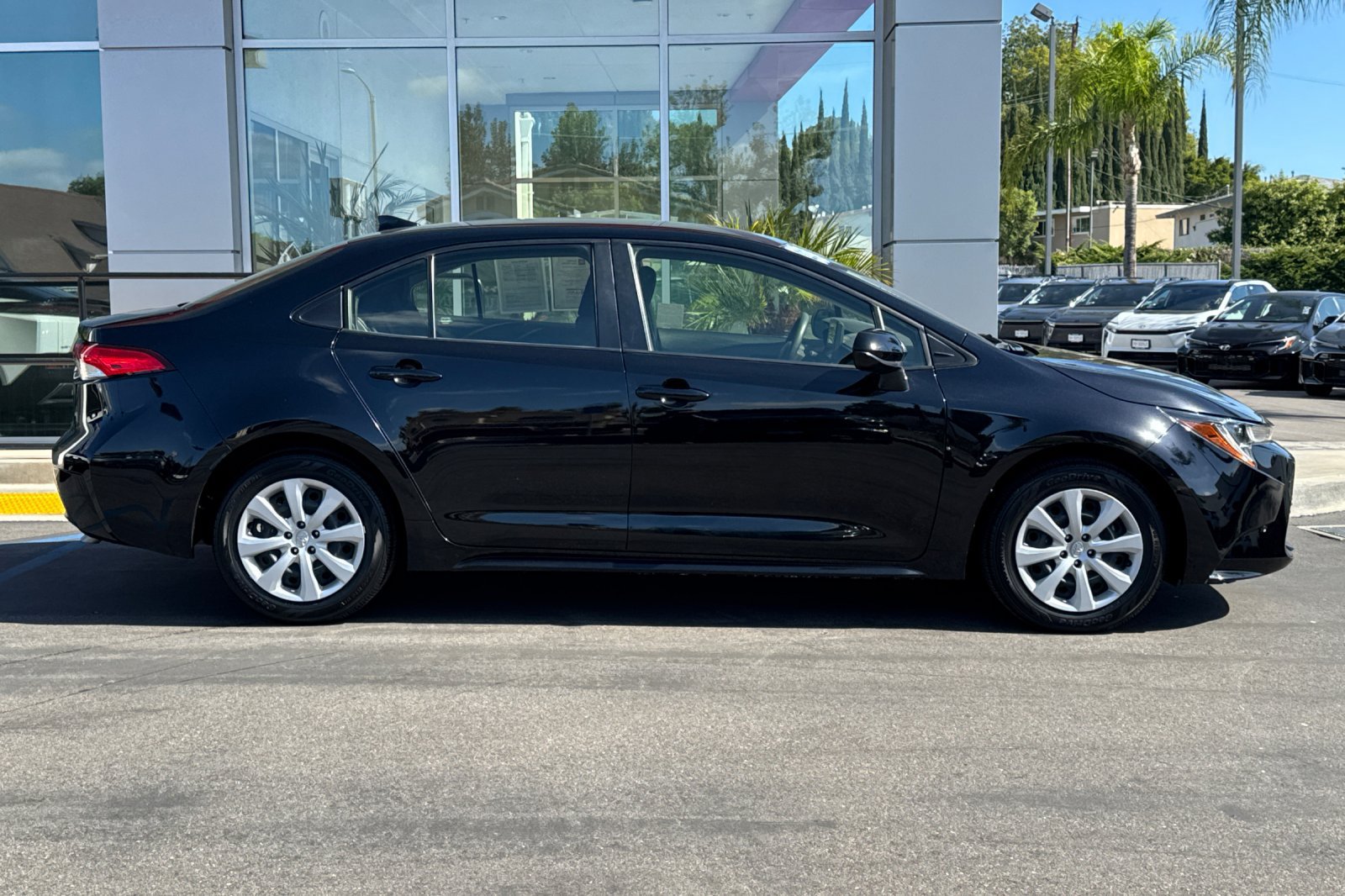 Used 2023 Toyota Corolla LE w/ Carpet Mat Package (TMS) FWD image 4