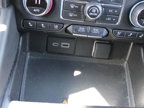 Used 2023 Chevrolet Suburban Premier image 30