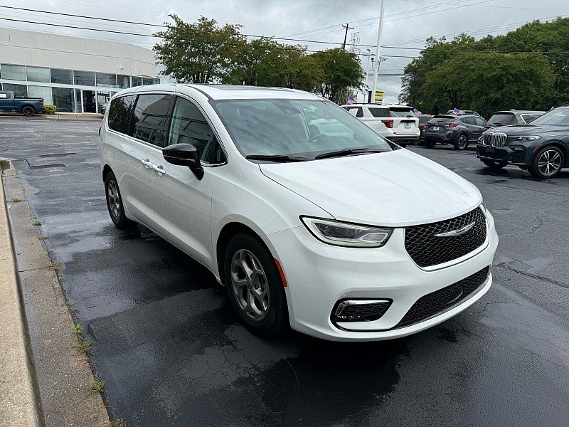 Used 2024 Chrysler Pacifica Limited FWD image 5