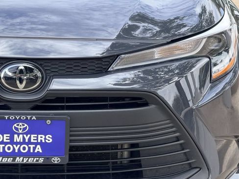 Used 2025 Toyota Corolla LE FWD image 5