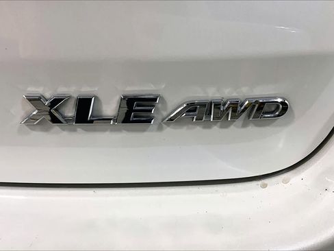 Used 2014 Toyota Highlander XLE image 10