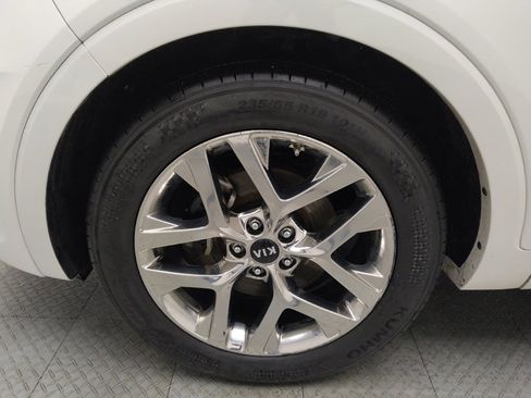 Used 2019 Kia Sorento SX image 31