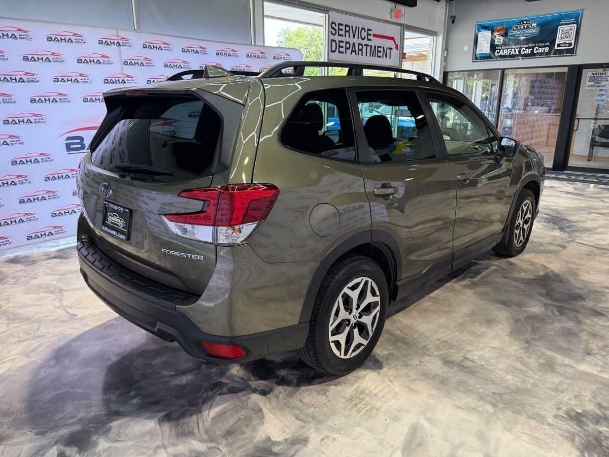 Used 2022 Subaru Forester Premium AWD/4WD image 8