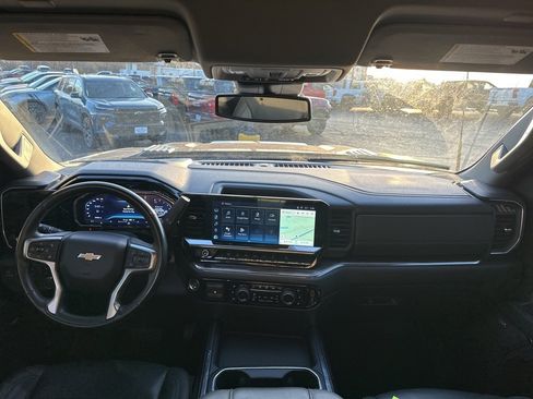 Used 2024 Chevrolet Silverado 2500 LTZ w/ LTZ Convenience Package image 11