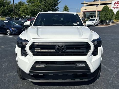 Used 2024 Toyota Tacoma SR5 AWD/4WD image 9