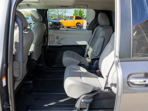 Used 2025 Toyota Sienna XLE w/ XLE Plus Package AWD/4WD image 14