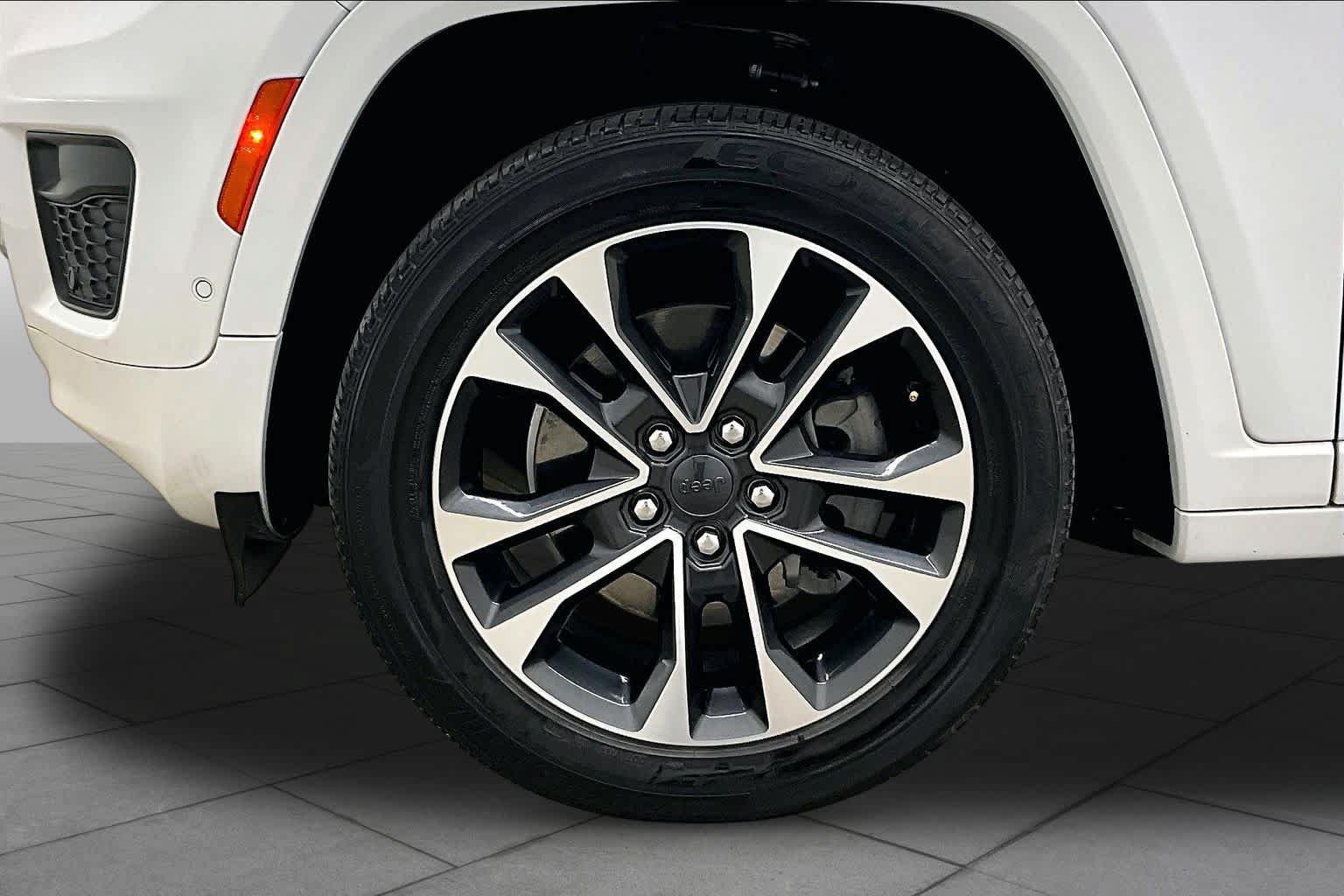 Used 2021 Jeep Grand Cherokee L Overland AWD/4WD image 11