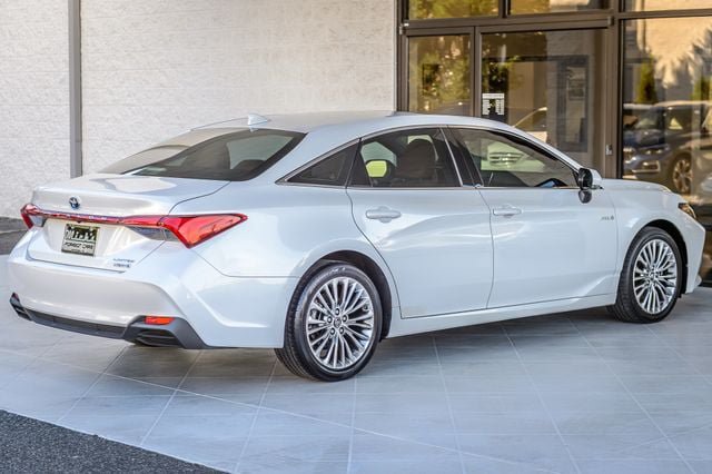 Used 2019 Toyota Avalon Limited FWD image 9