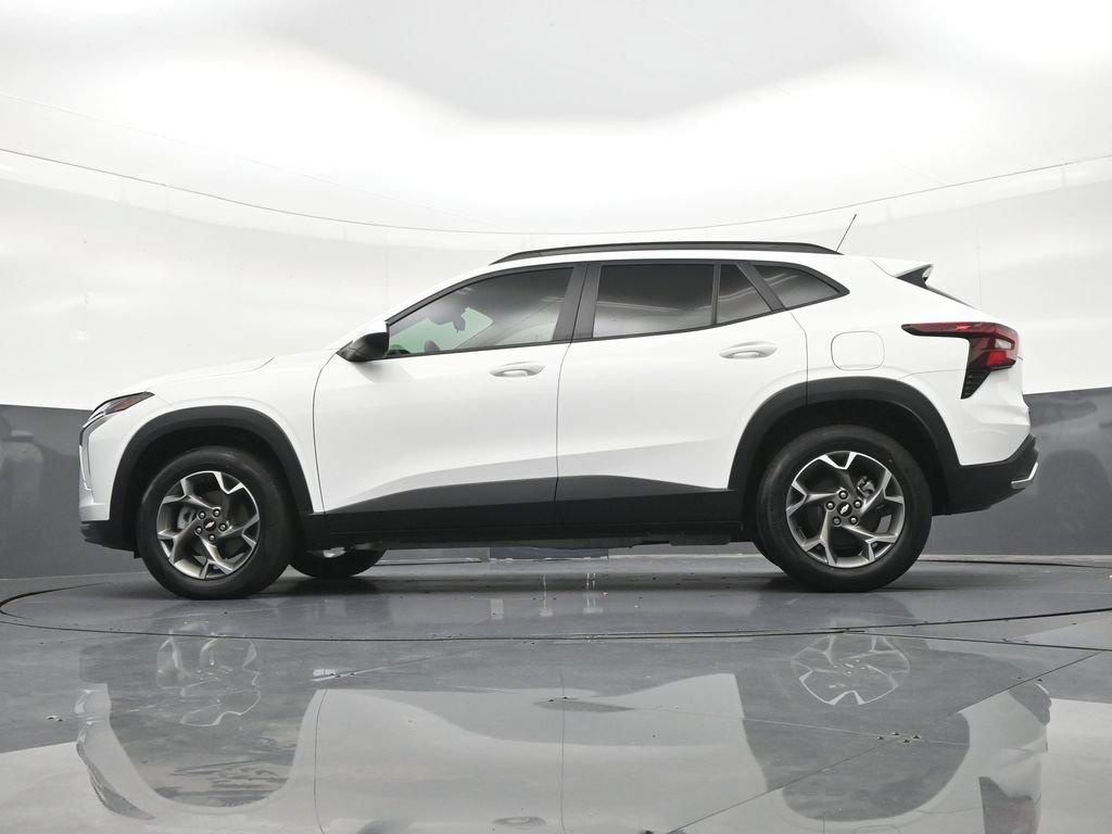 Used 2025 Chevrolet Trax LT FWD image 30