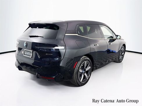 Used 2023 BMW iX xDrive50 w/ Sport Package AWD/4WD image 9
