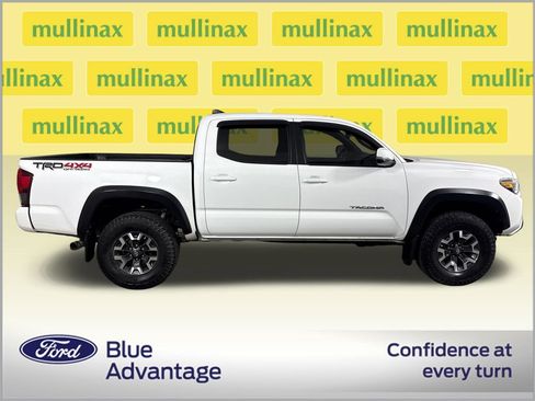 Used 2018 Toyota Tacoma TRD Off-Road w/ Technology Package AWD/4WD image 2