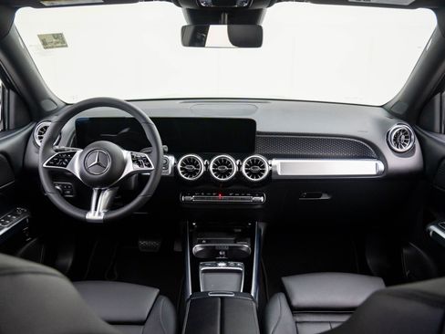 New 2025 Mercedes-Benz GLB 250 4MATIC image 10