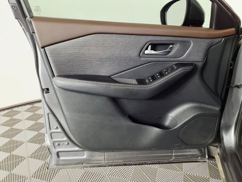 Used 2021 Nissan Rogue SV FWD image 16