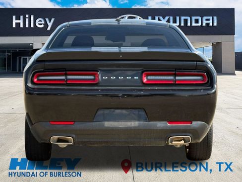 Used 2019 Dodge Challenger SXT w/ Blacktop Package RWD image 4