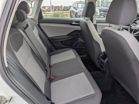 Used 2023 Volkswagen Taos S image 28