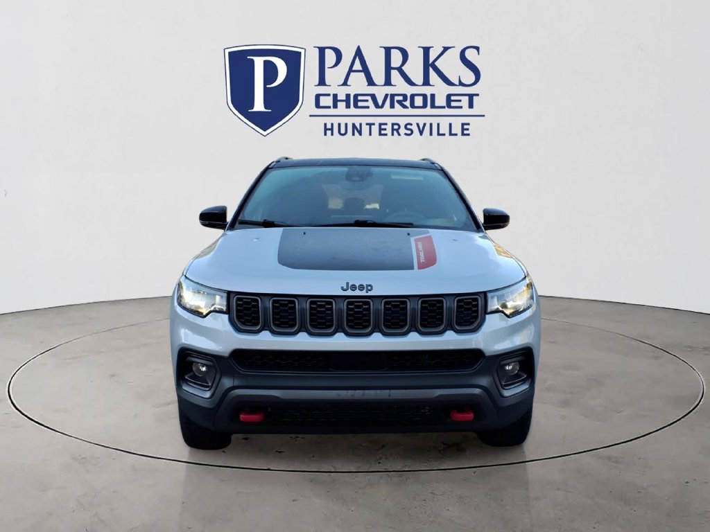 Used 2025 Jeep Compass Trailhawk AWD/4WD image 2