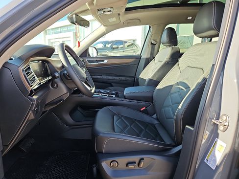 New 2026 Volkswagen Atlas SE image 11