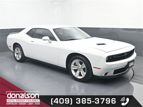 Used 2023 Dodge Challenger SXT image 1