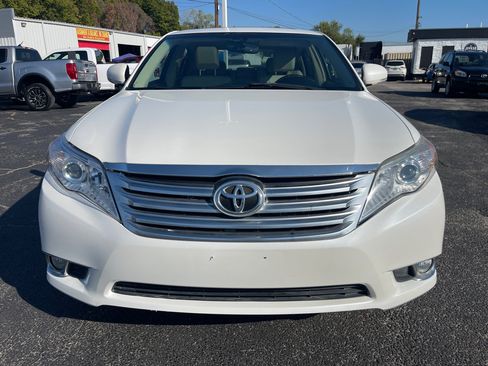 Used 2012 Toyota Avalon Limited image 2