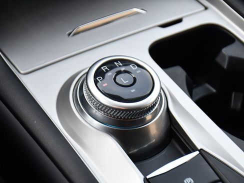 Used 2023 Ford Explorer XLT image 34