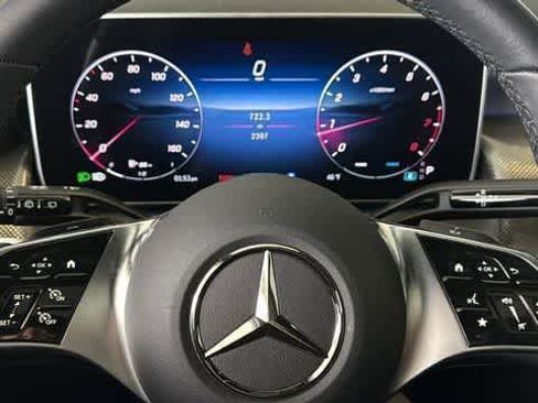 Used 2025 Mercedes-Benz GLC 300 GLC 300 image 21