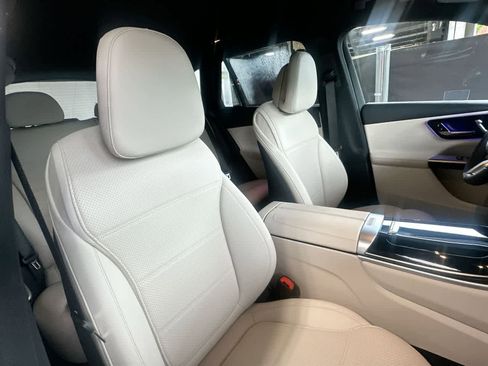 Used 2026 Mercedes-Benz GLC 300 image 27