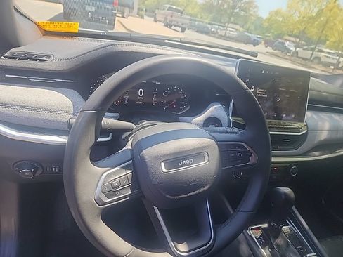Used 2024 Jeep Compass Latitude AWD/4WD image 6