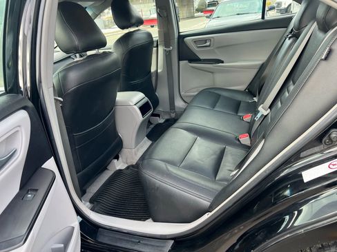 Used 2017 Toyota Camry LE image 28