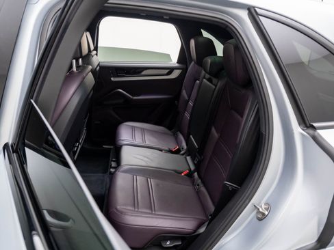 Certified 2024 Porsche Cayenne image 17