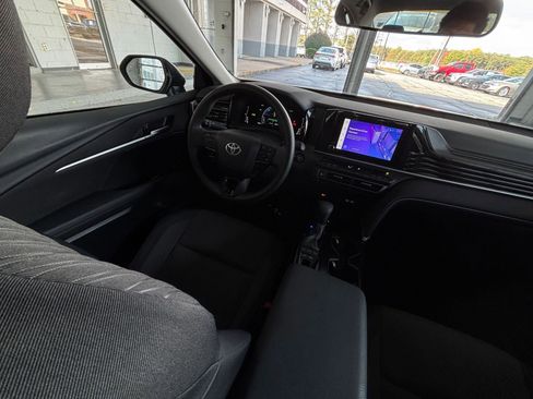 Used 2025 Toyota Camry LE image 33