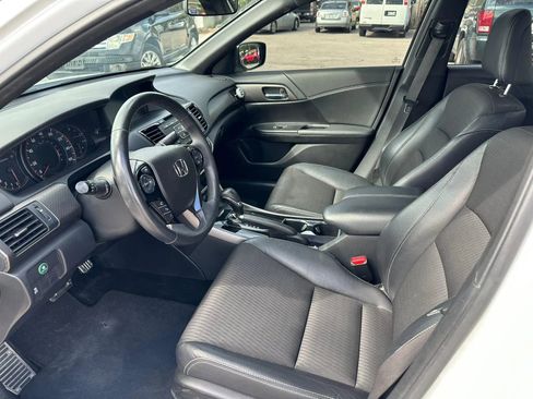 Used 2017 Honda Accord Sport image 4