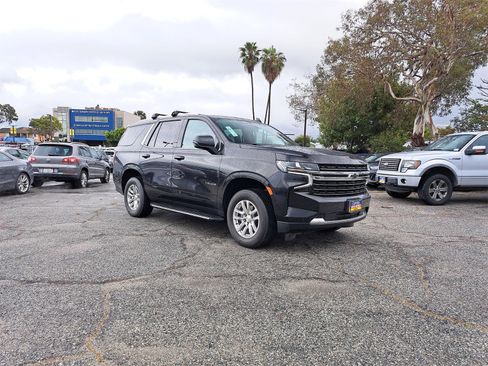 Used 2022 Chevrolet Tahoe LT w/ Luxury Package image 2