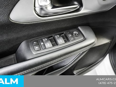 Used 2025 Chrysler Pacifica Limited FWD image 44