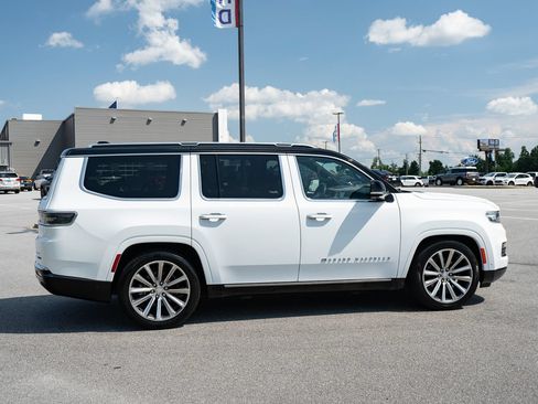 Used 2023 Jeep Grand Wagoneer Series II AWD/4WD image 10