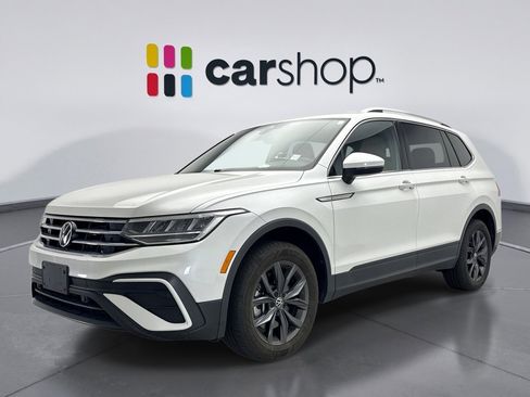 Used 2023 Volkswagen Tiguan SE image 1