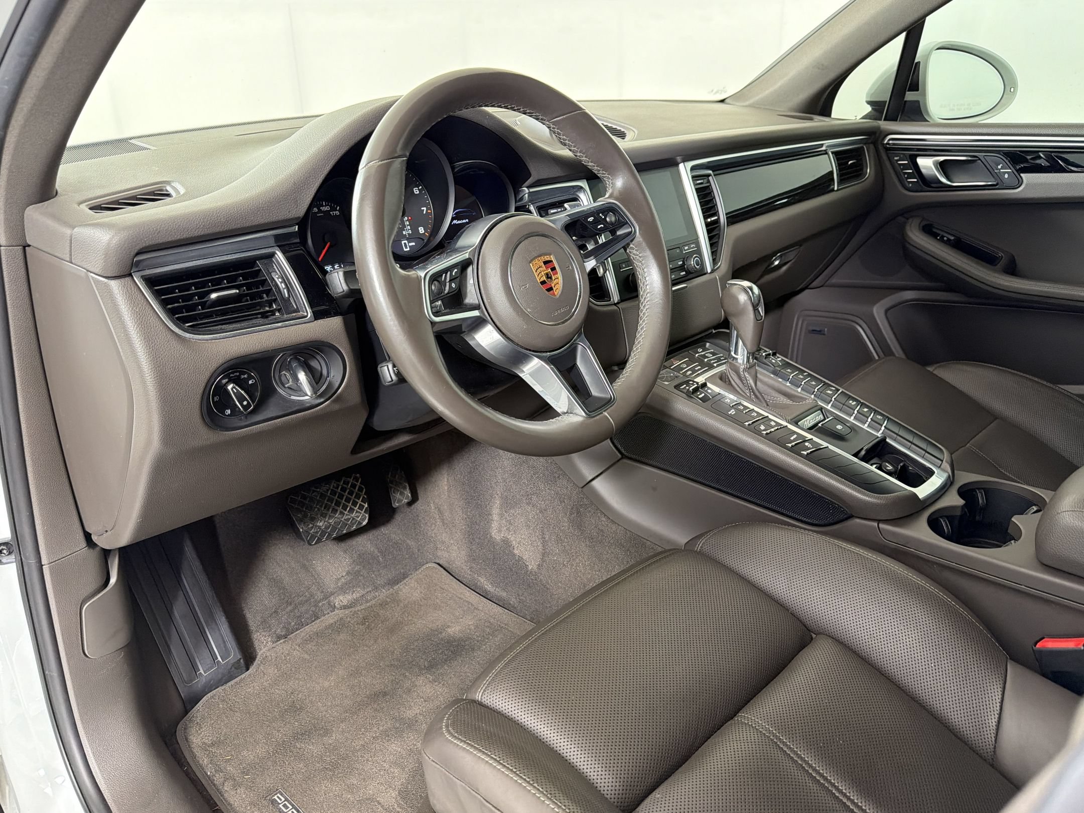 Used 2018 Porsche Macan AWD/4WD image 4