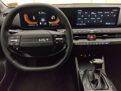 Used 2025 Kia K4 FWD image 22