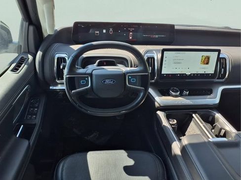 Used 2025 Ford Expedition Platinum AWD/4WD image 13
